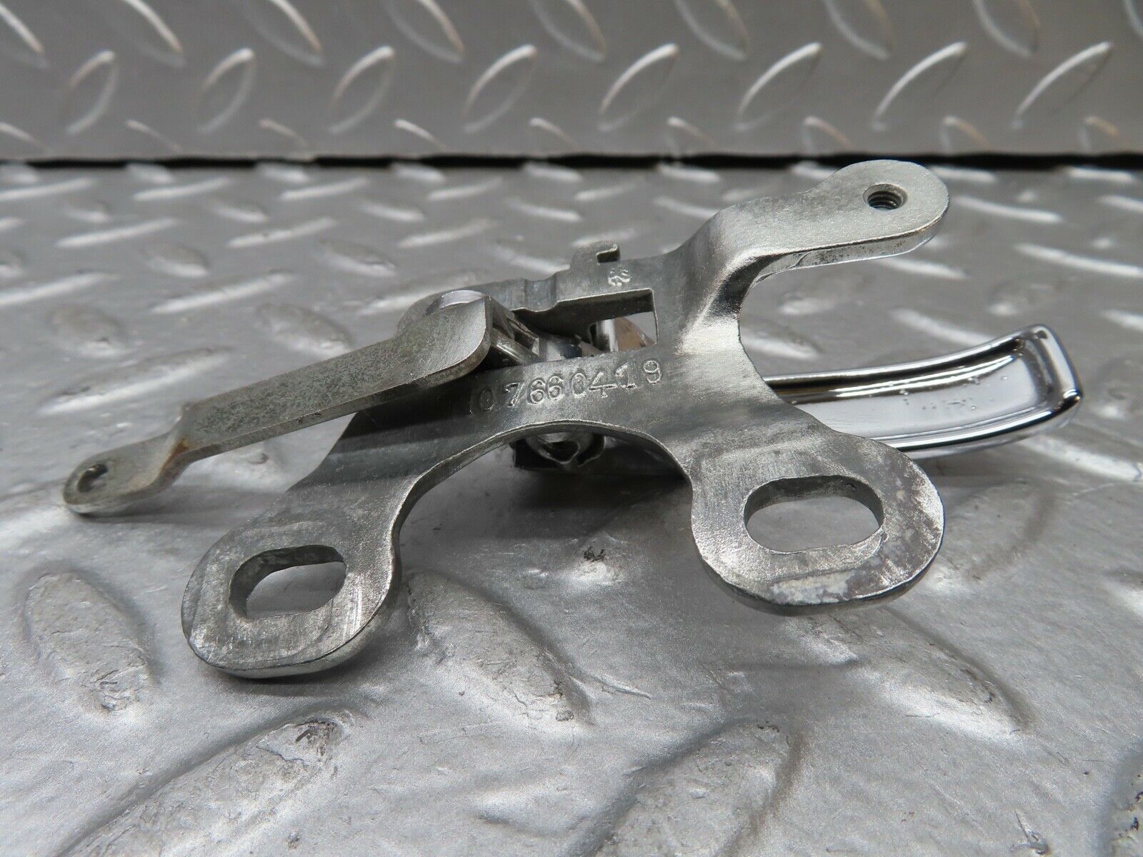 20841 Mercedes-Benz W114 250CE Coupe Right Interior Door Handle 1107660419