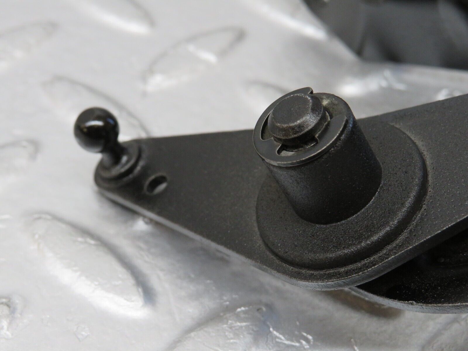 34586 Mercedes-Benz C126 380SEC Coupe Throttle Linkage