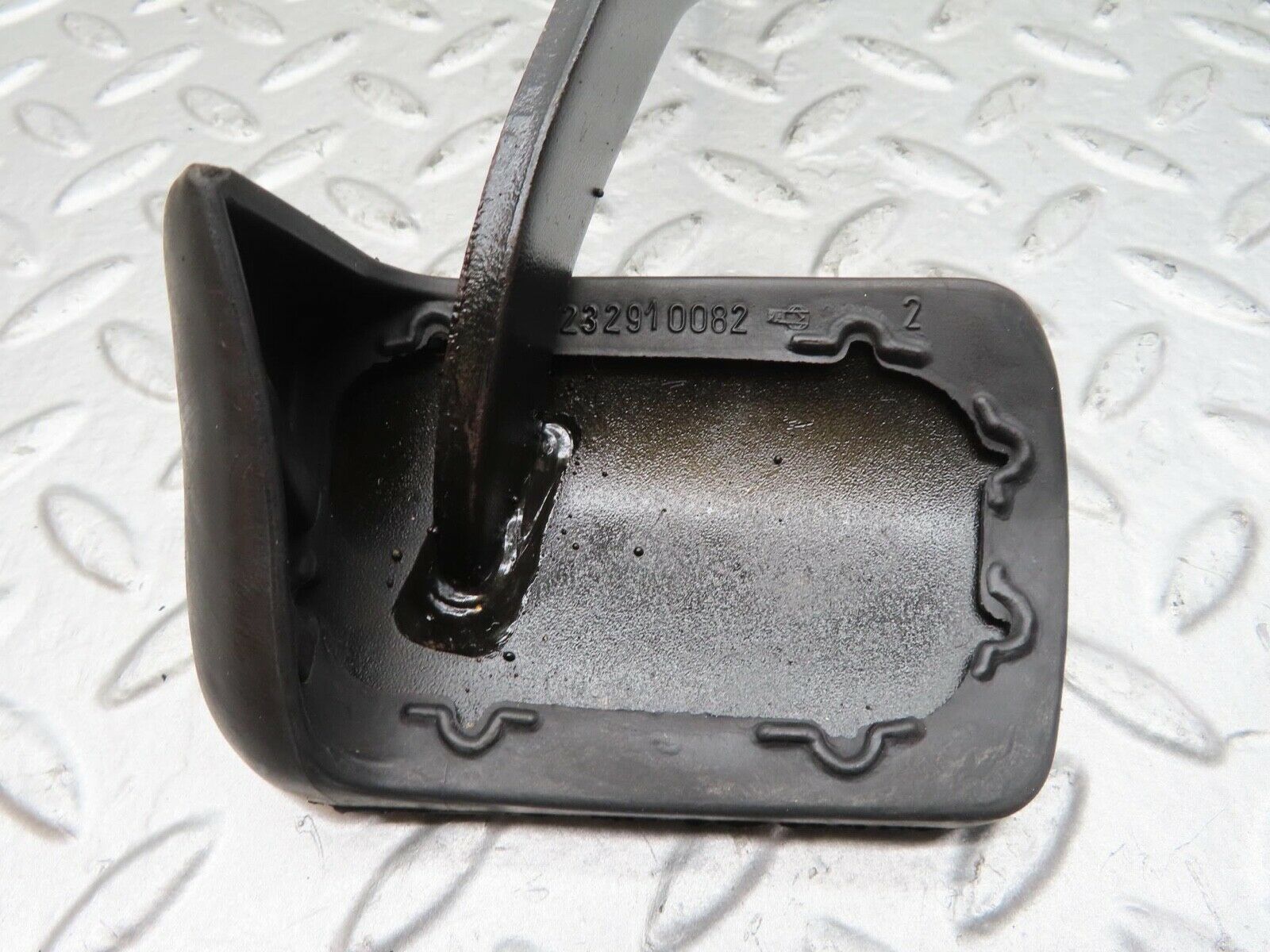 7020 Mercedes-Benz W123 230E Brake Pedal 1232910082