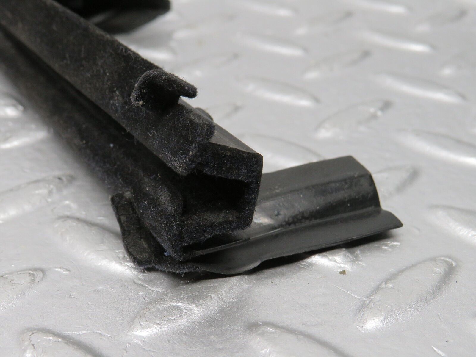 39720 Mercedes-Benz R129 320SL Coupe Left Door Wing Mirror Rubber 1297250166