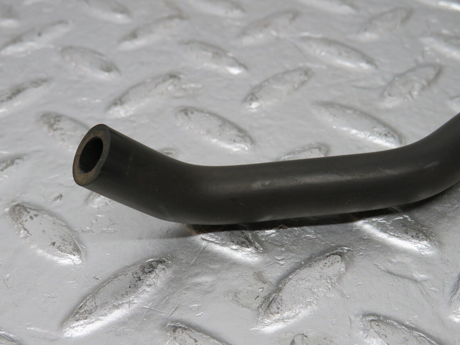 33733 Mercedes-Benz W201 190E 2.0L Crankcase Breather Pipe 1020943882