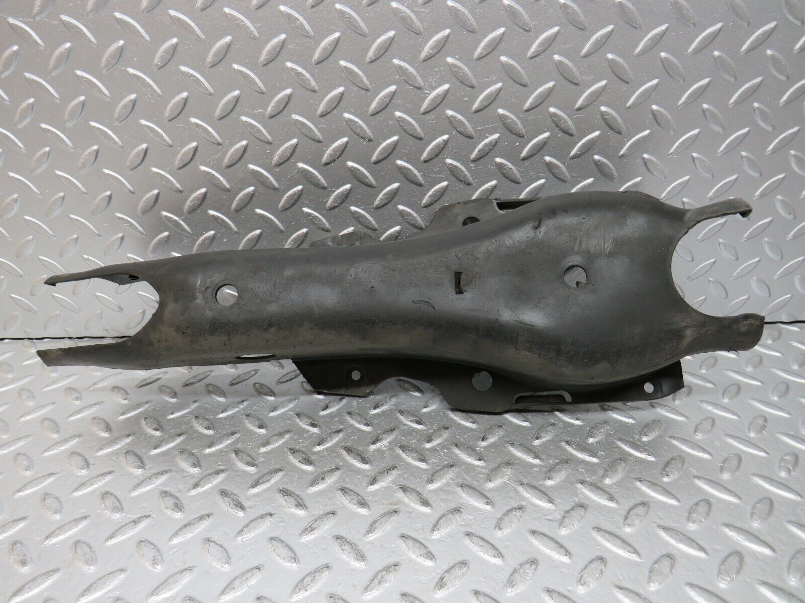 30209 Mercedes-Benz W220 S430 Rear Right Control Arm Cover 2203521188