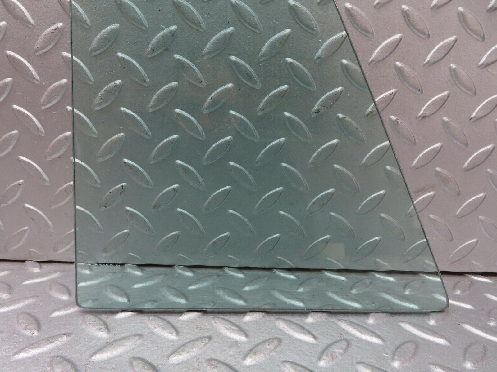 13079 Mercedes-Benz W111 220S Rear Quarter Window Glass