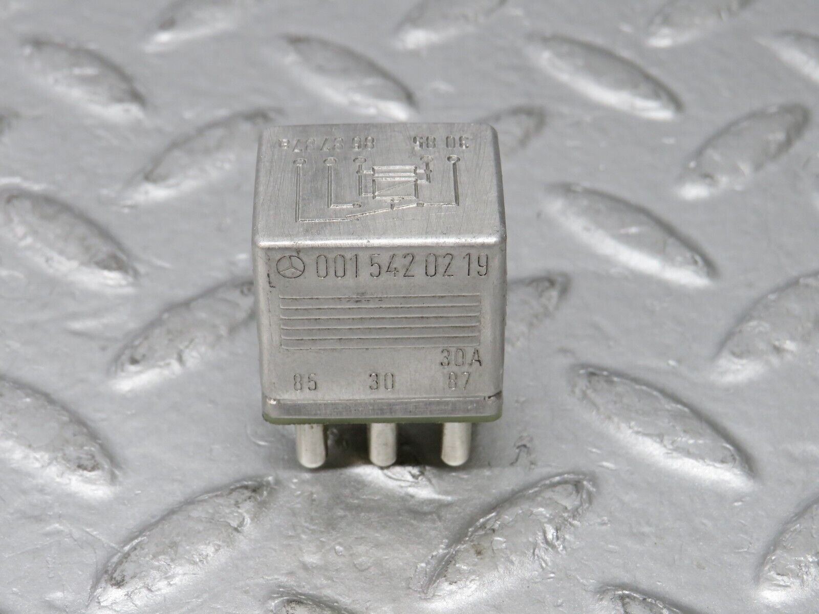 36089 Mercedes-Benz W126 420SE Multi Purpose Relay 0015420219