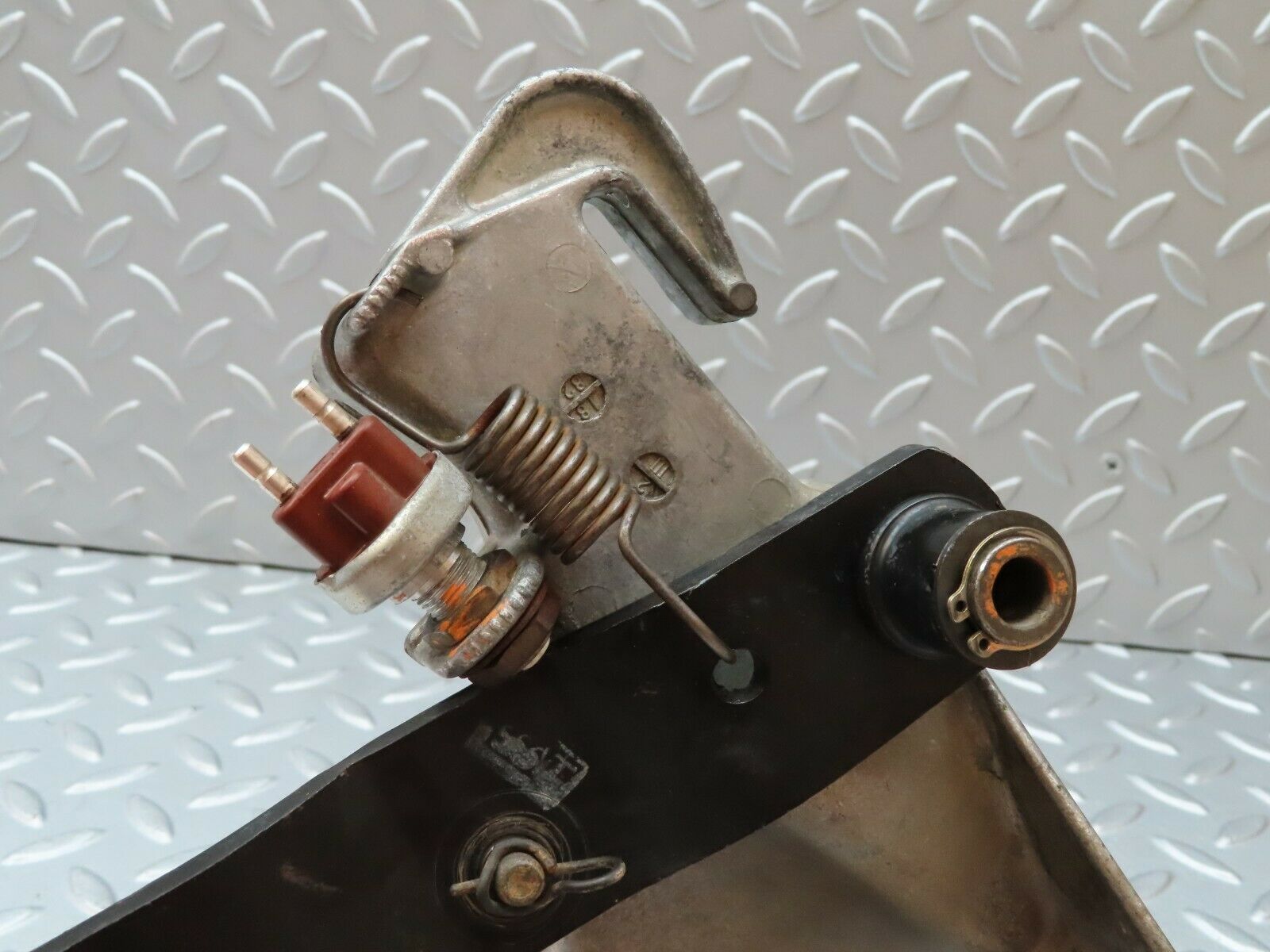 4349 Mercedes-Benz W123 230E Brake Pedal Assembly 1232900219