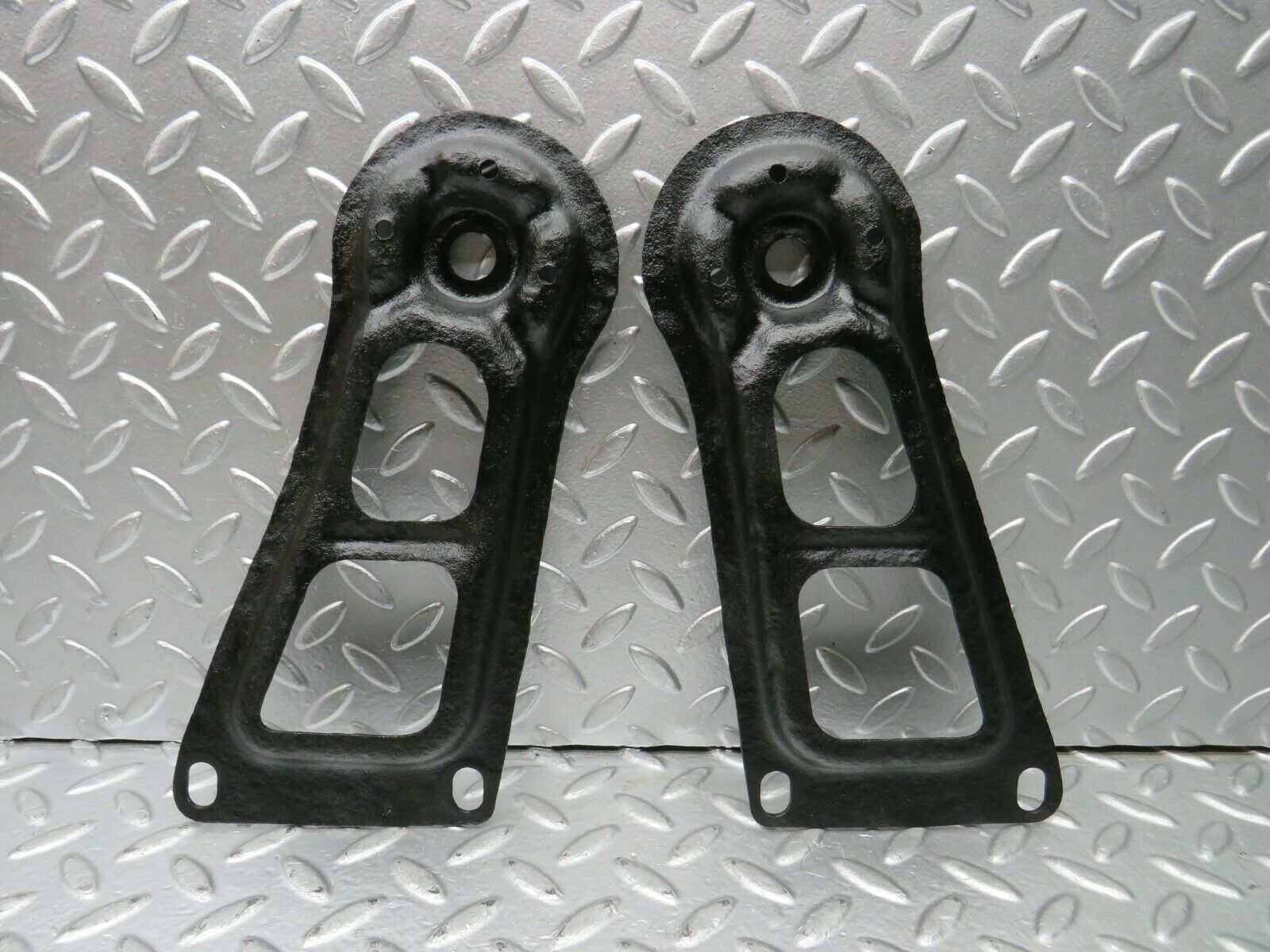 23059 Mercedes-Benz C123 230CE Coupe Rear Suspension Axle Mounting Bracket