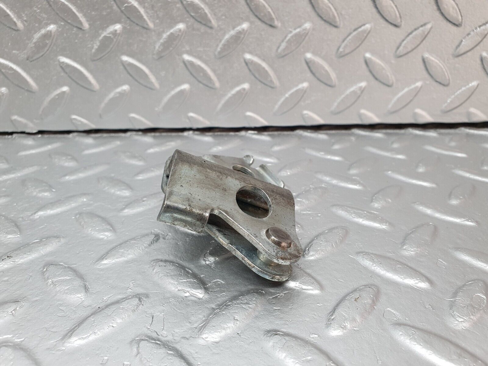 40796 Mercedes-Benz W123 300D Front Right Seat Belt Bracket