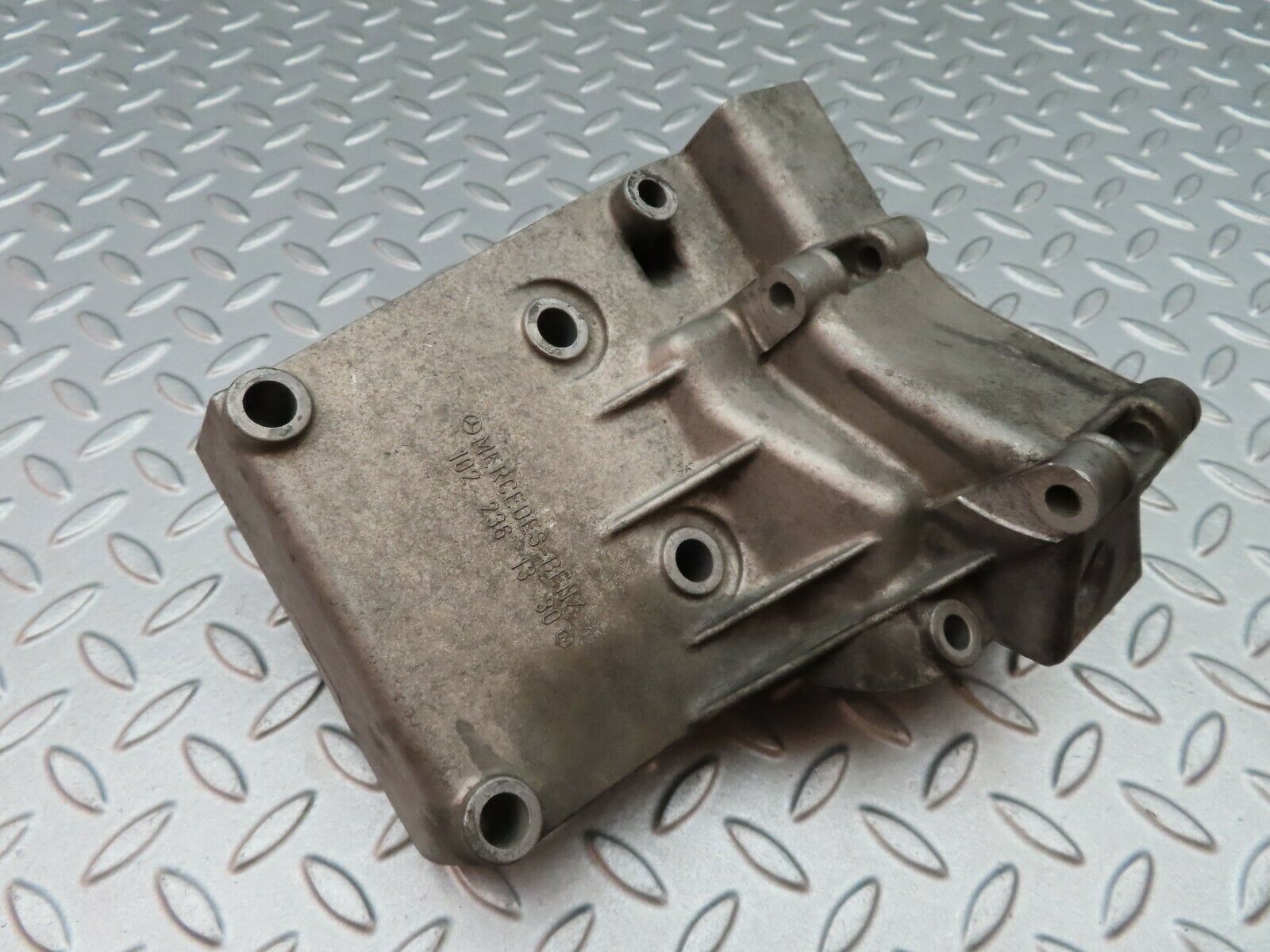 5645 Mercedes-Benz W124 230E Power Steering Pump Bracket 1022361330