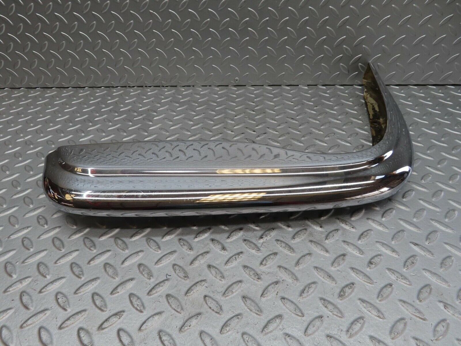 12600 Mercedes-Benz W108 280SE 3.5 Front Left Upper Bumper Corner