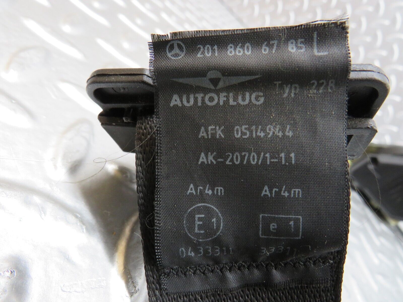 25176 Mercedes-Benz W201 190D Front Left Seat Belt With Buckle 2018606785