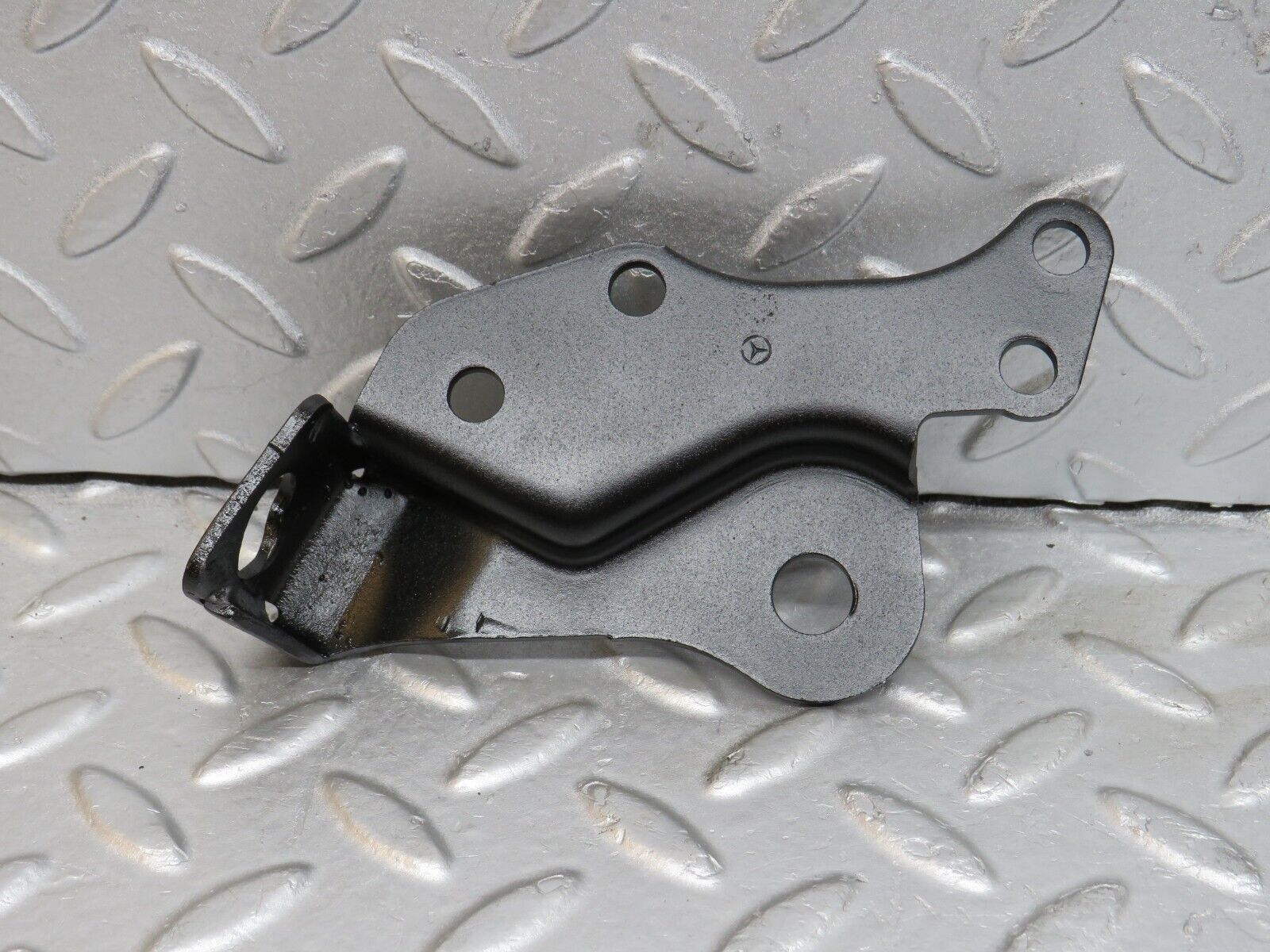 38115 Mercedes-Benz A124 320E Cabriolet Accelerator Cable Bracket Holder