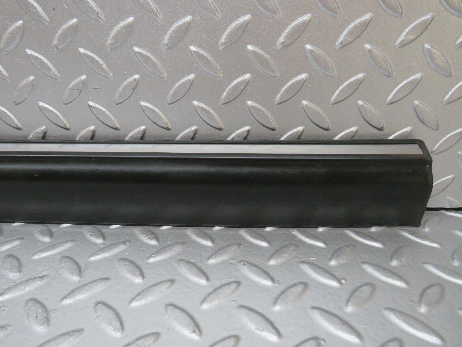 27899 Mercedes-Benz W123 280E Front Left Door Lower Moulding Trim