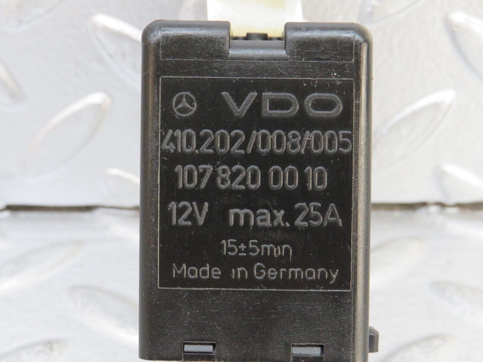 26914 Mercedes-Benz W123 240D Rear Heated Window Relay 1078200010