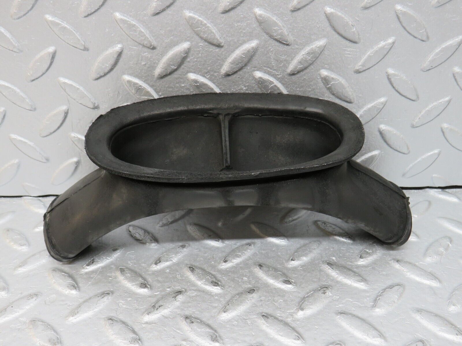 36661 Mercedes-Benz W201 190E 2.0L Heater Water Drain 2018320025