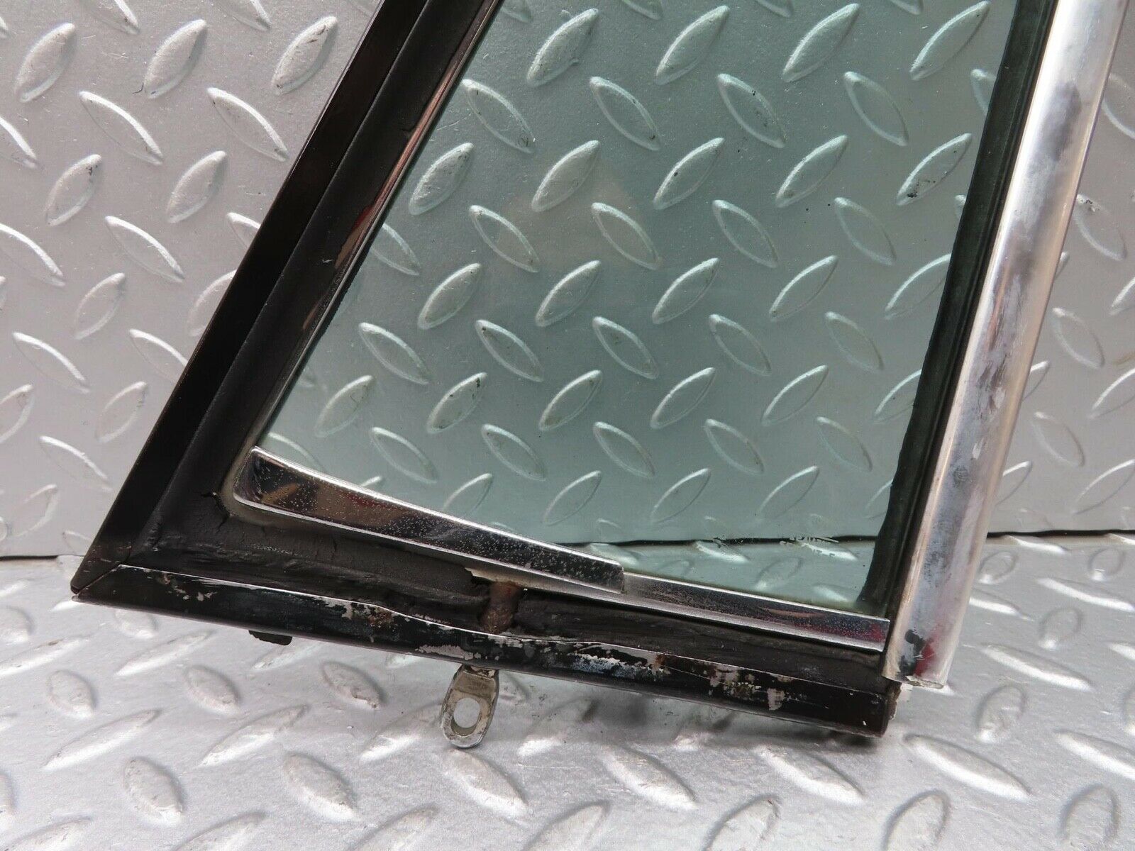 13096 Mercedes-Benz W111 220S Front Left Quarter Window Glass