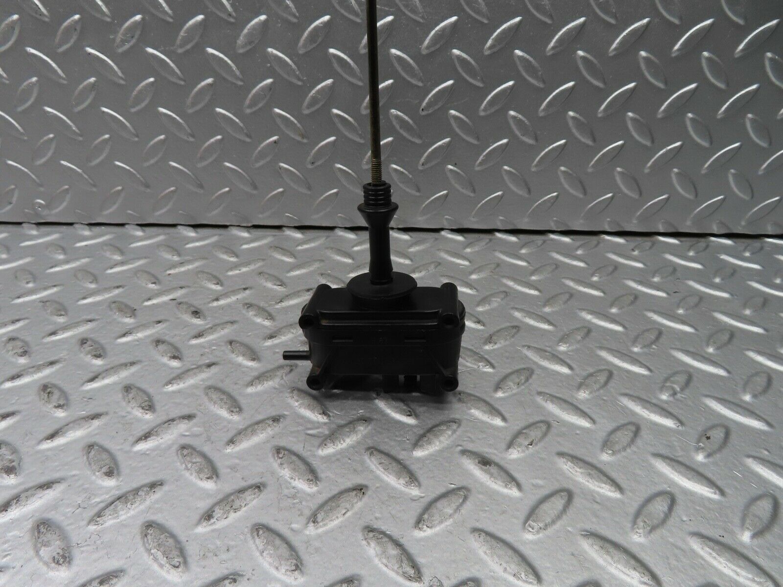 21445 Mercedes-Benz W126 300SE Rear Door Lock Vacuum Actuator