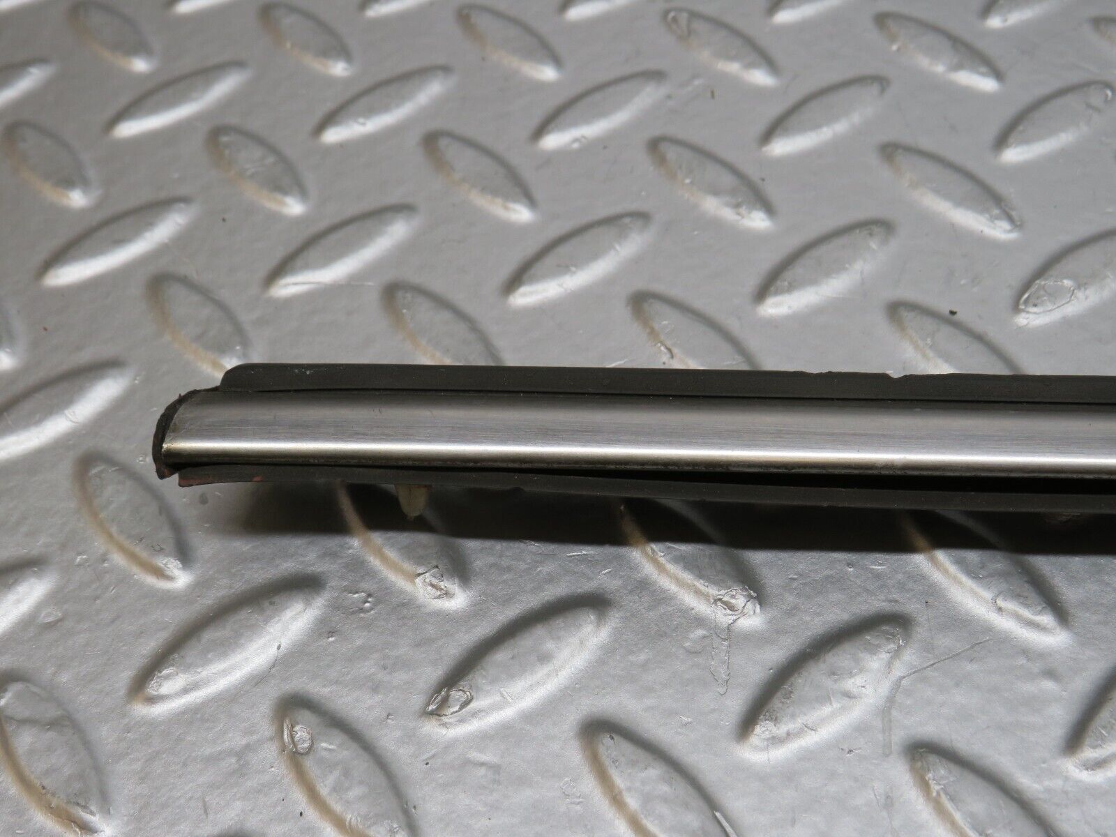 35776 Mercedes-Benz W108 Rear Left Door Centre Moulding Trim