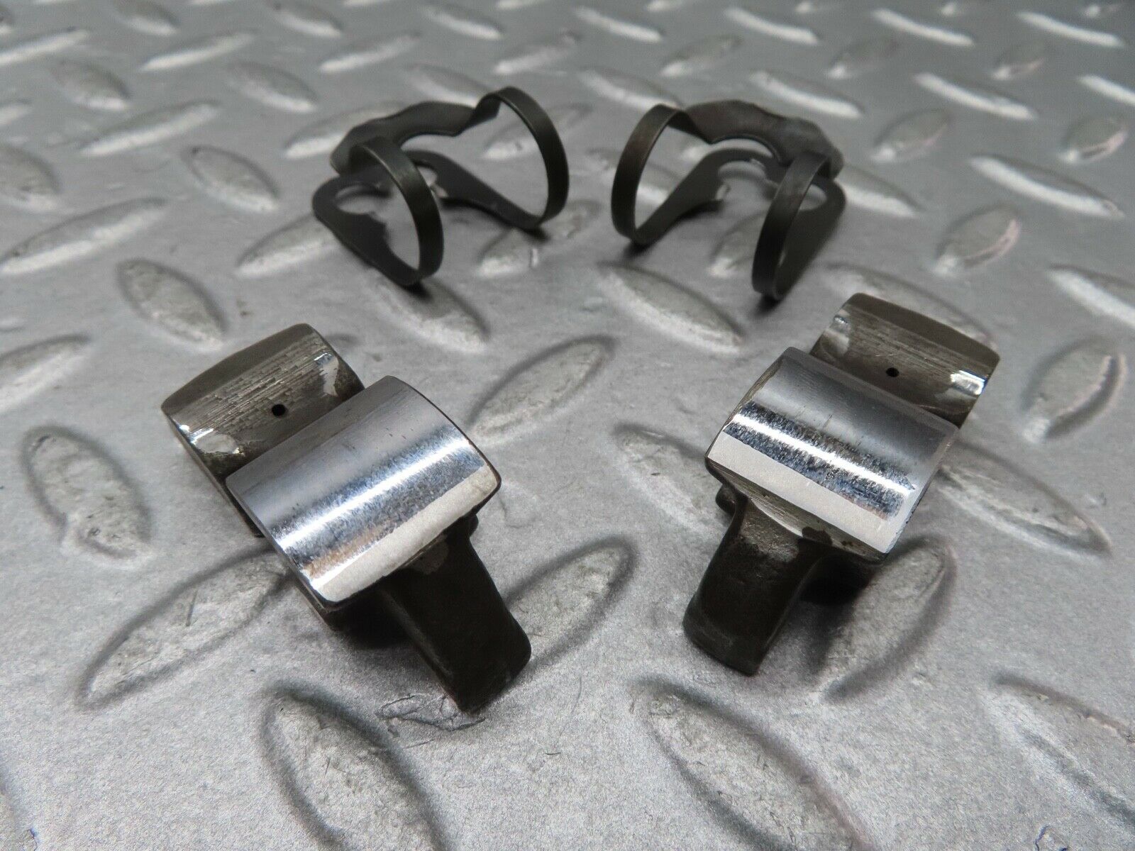 16955 Mercedes-Benz C123 280CE Coupe Valve Rocker Arm With Retaining Spring