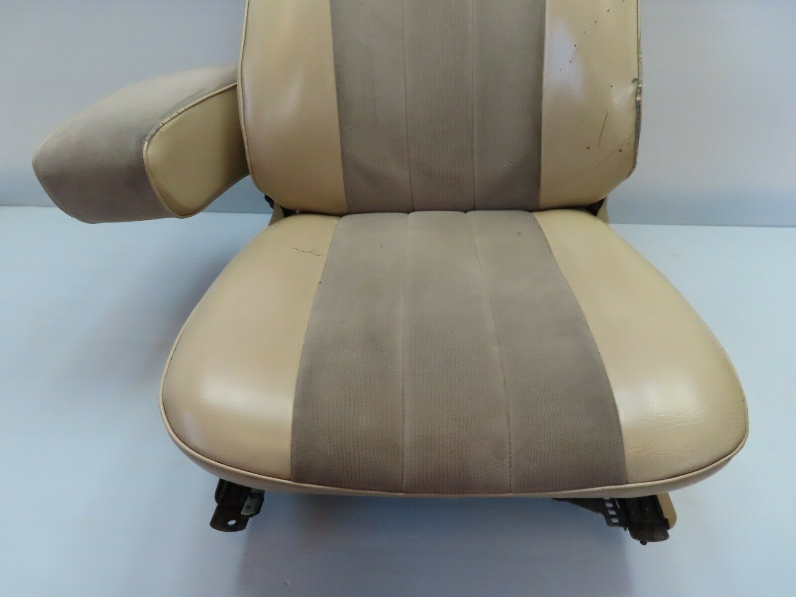 7323 Mercedes-Benz W116 450SE Front Left Seat Driver Seat