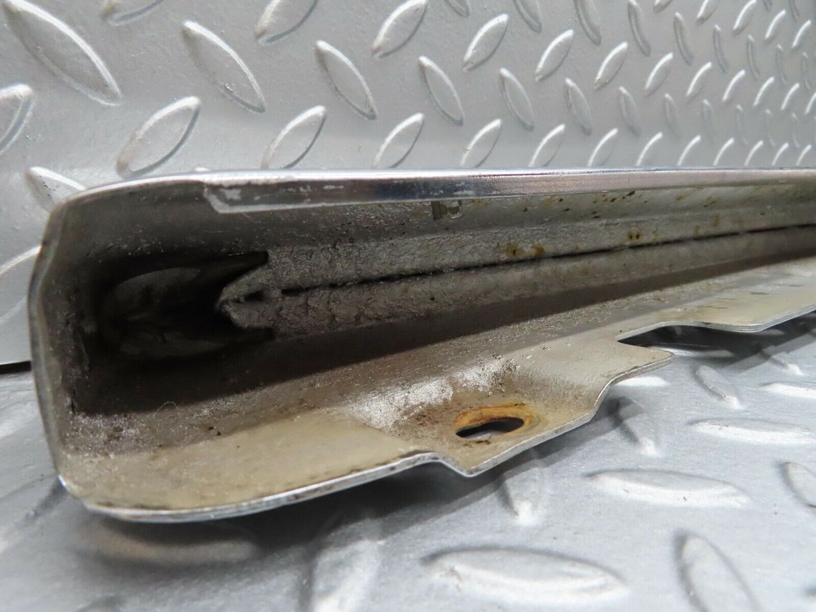 14410 Mercedes-Benz W116 350SE Front Right Upper Bumper Corner