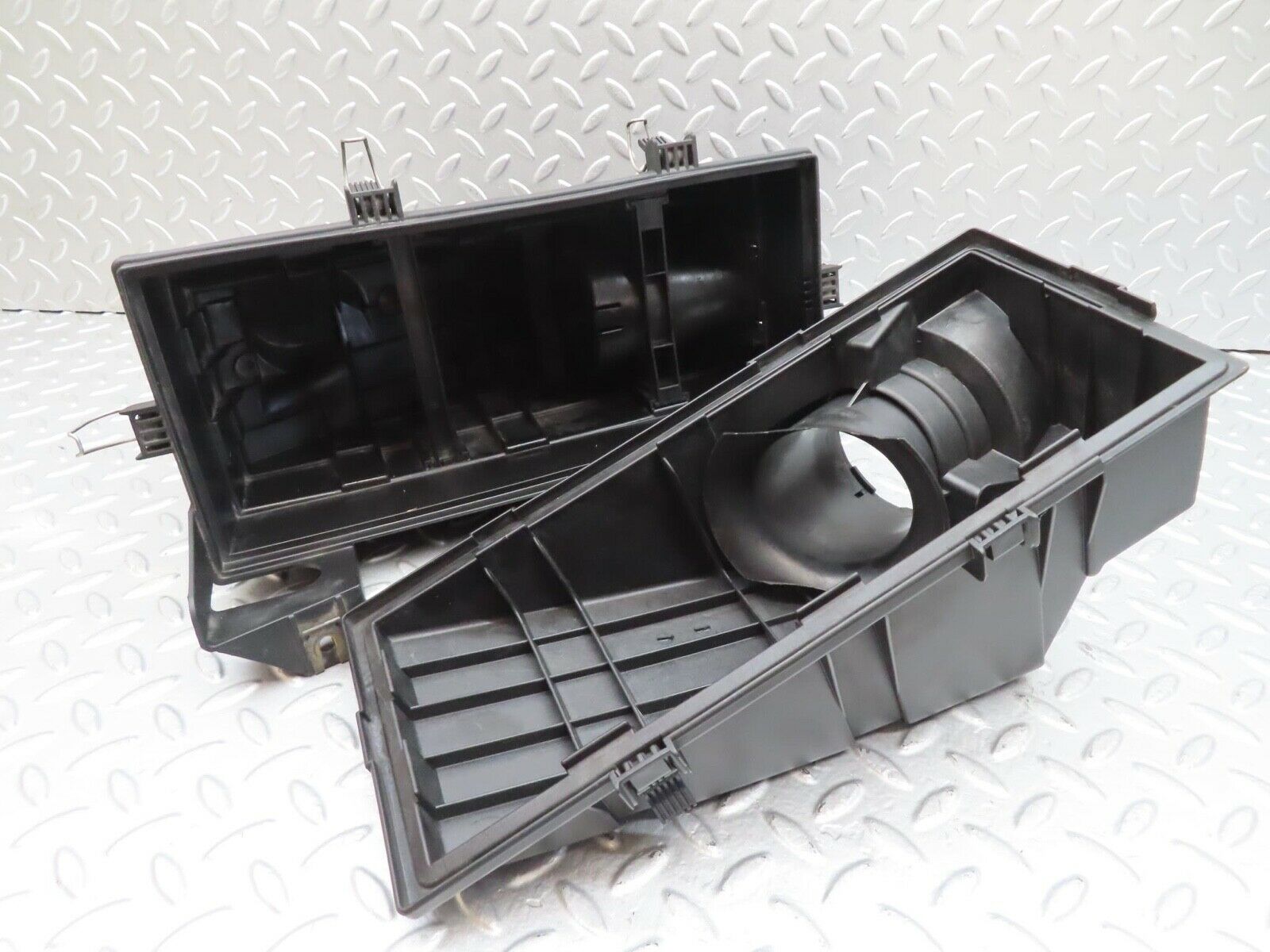 15025 Mercedes-Benz W140 S320 Air Filter Box Housing 1040900401