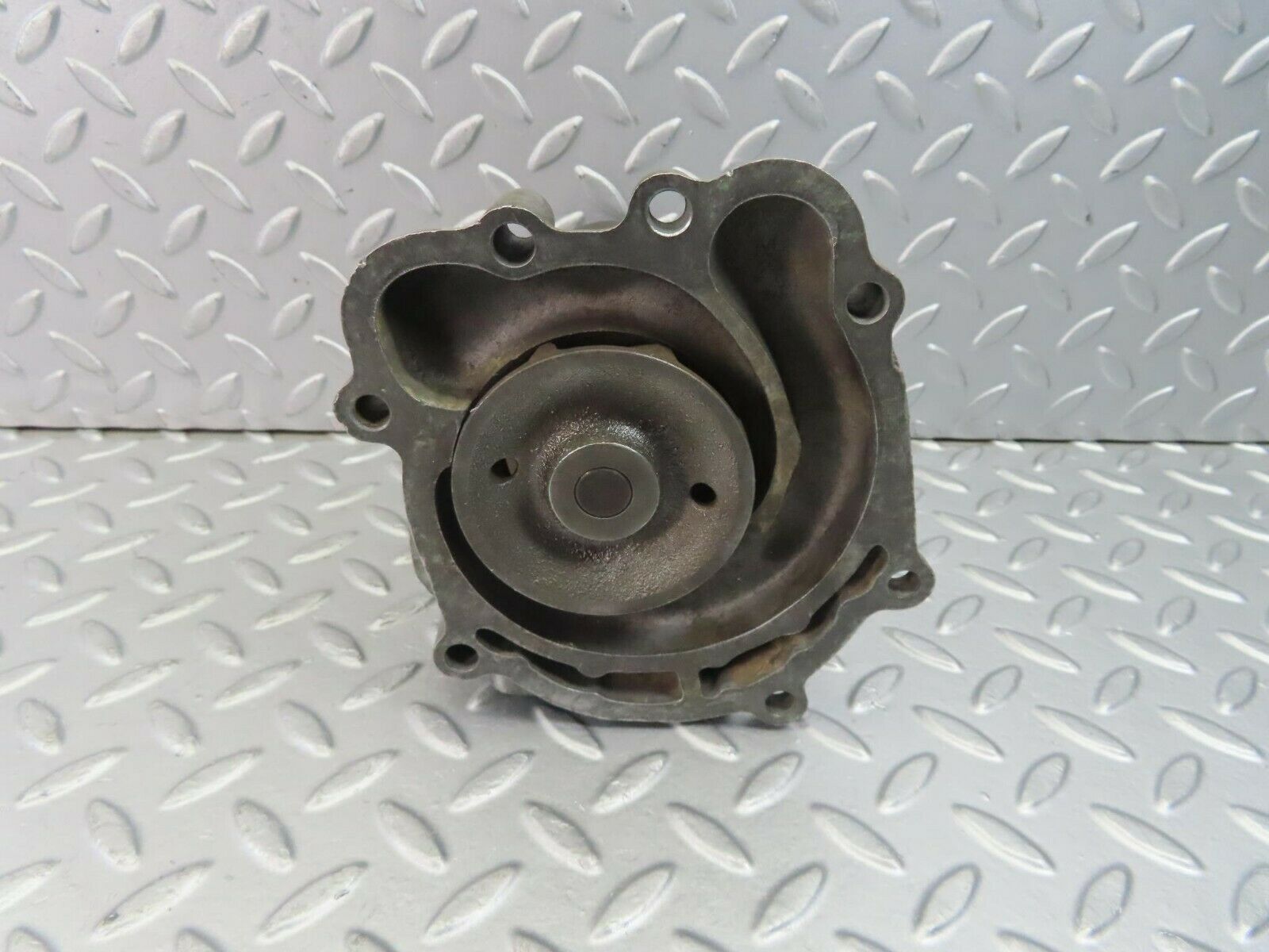 8933 Mercedes-Benz W116 Water Pump 1162011101