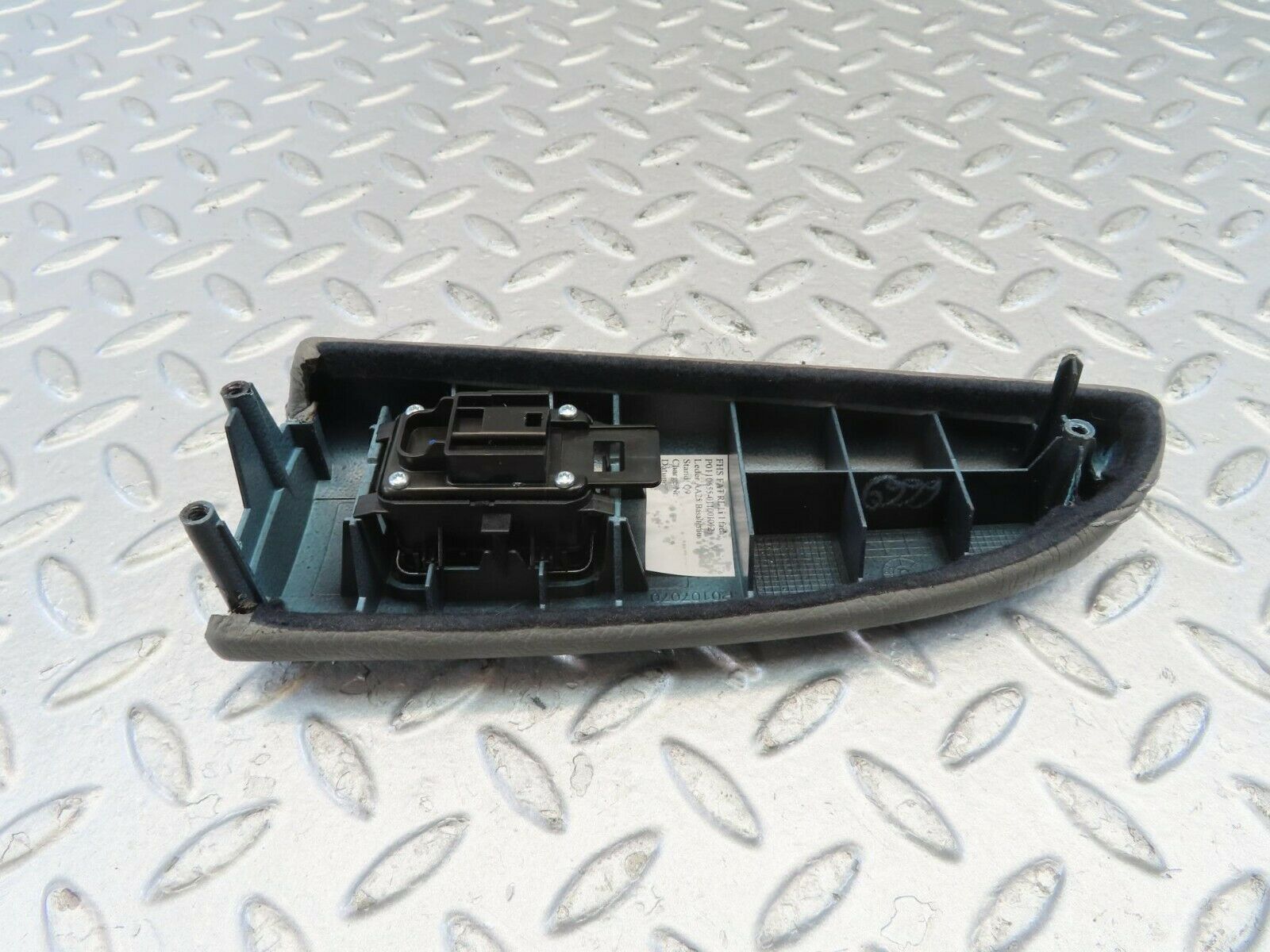 11182 Mercedes-Benz W221 S320 Front Left Window Control Switch P0107070