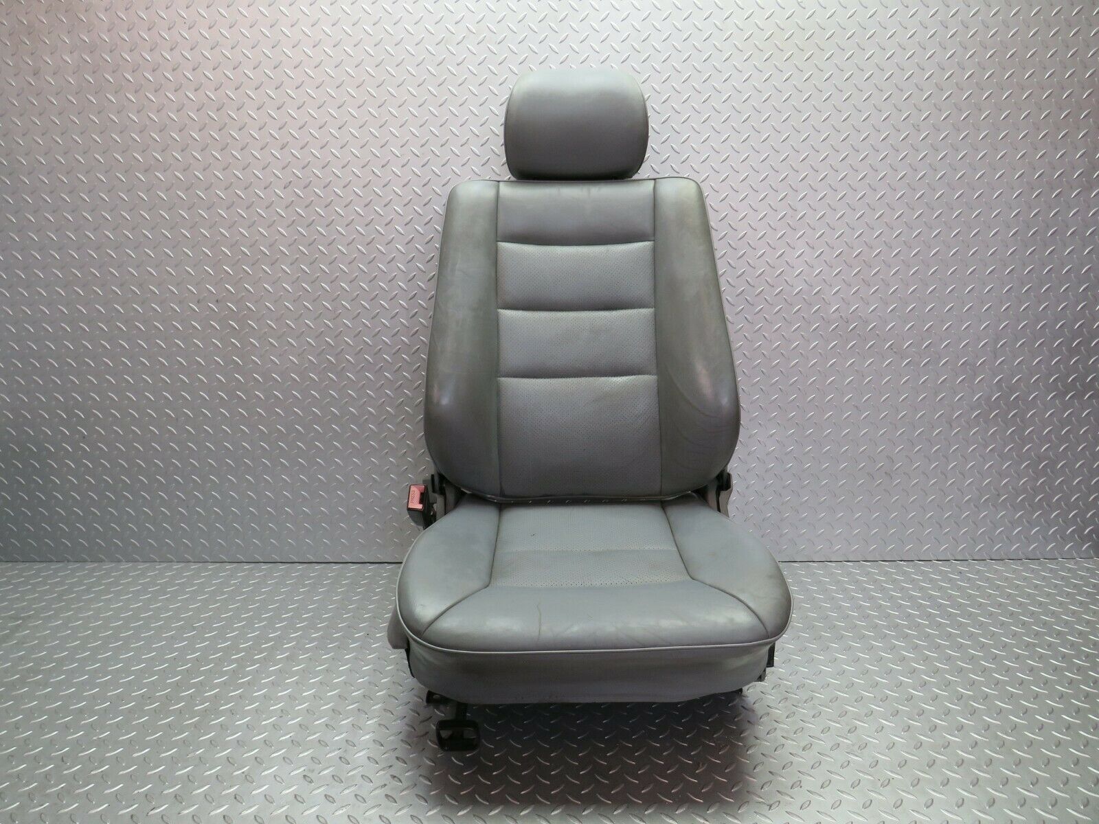 22383 Mercedes-Benz C124 E220 Coupe Front Left Seat Leather Grey 1249102350