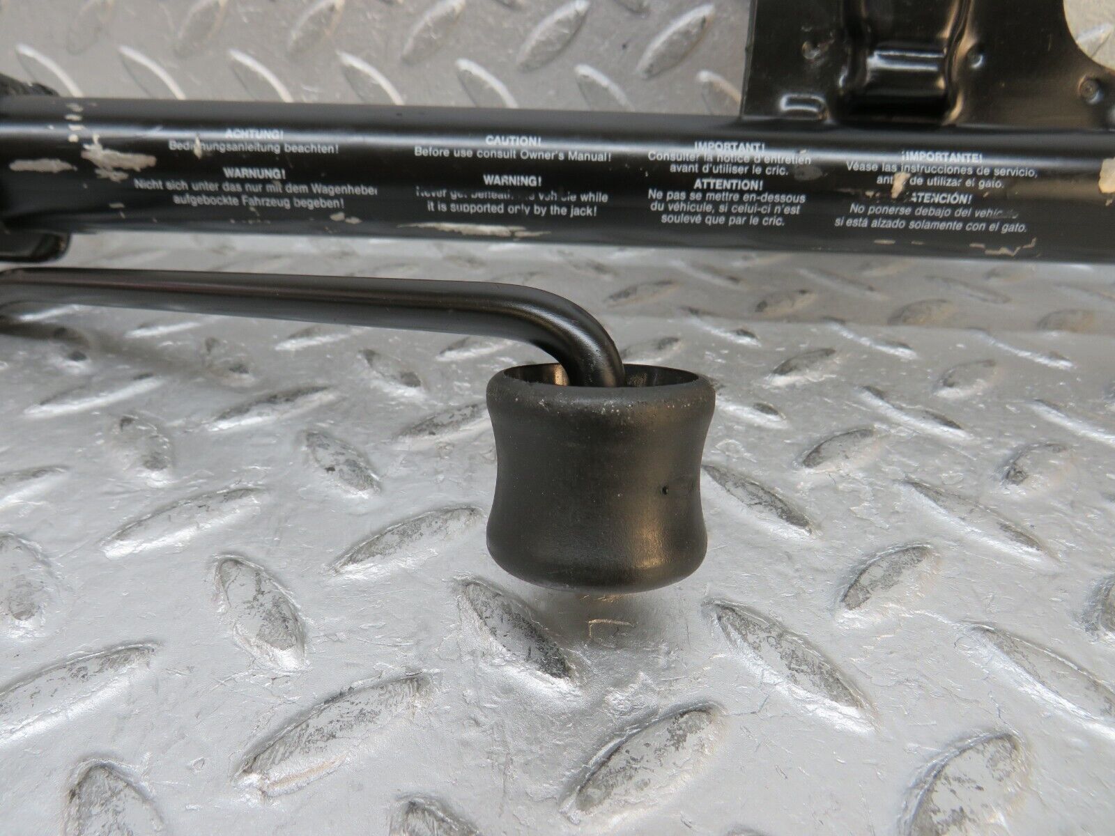 37970 Mercedes-Benz A124 320E Cabriolet Car Jack 1245830115