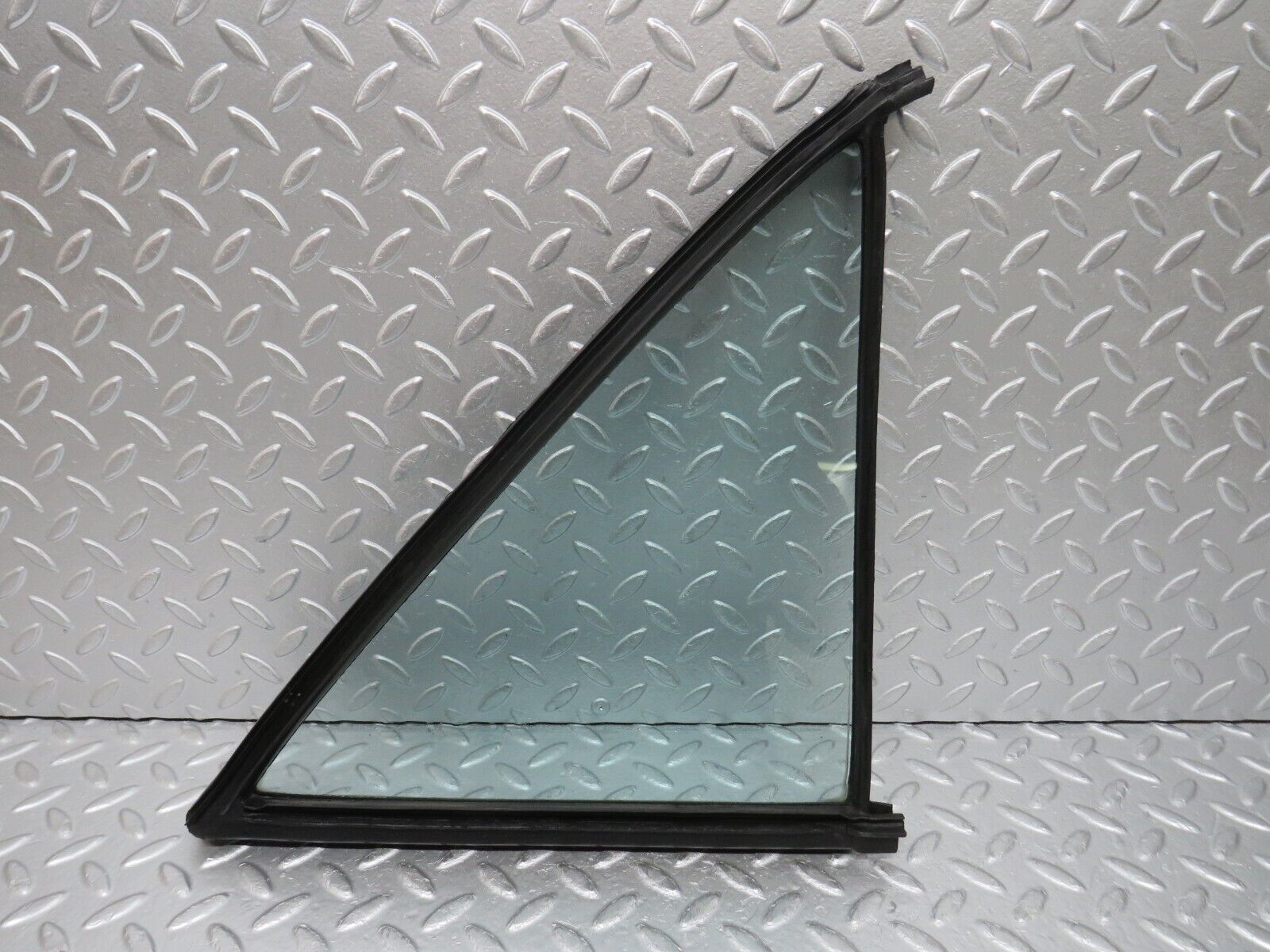 33141 Mercedes-Benz W126 Rear Left Quarter Window Glass 1267350124