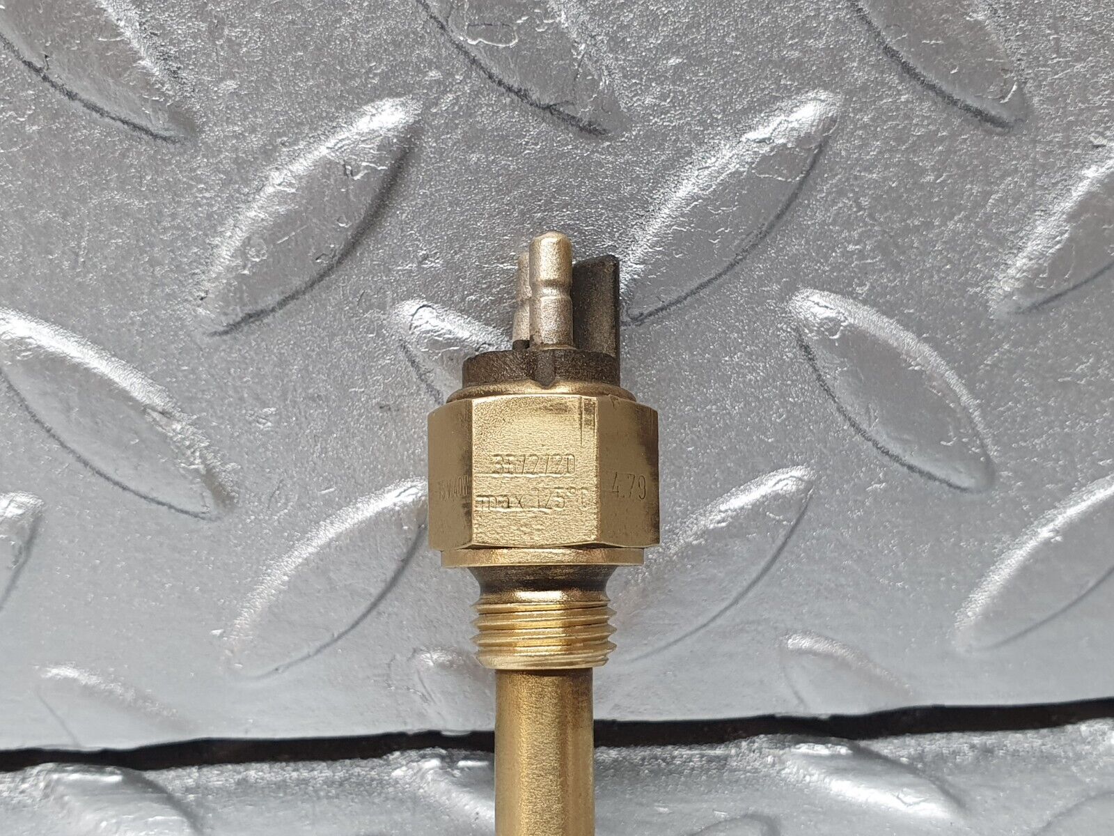 41326 Mercedes-Benz C107 450SLC Coupe Temperature Sensor VDO