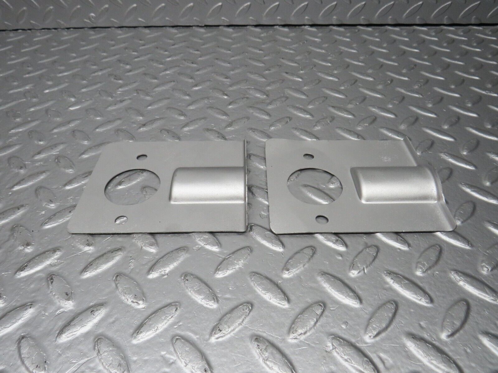 40471 Mercedes-Benz W110 230 Carburettor Heat Shield