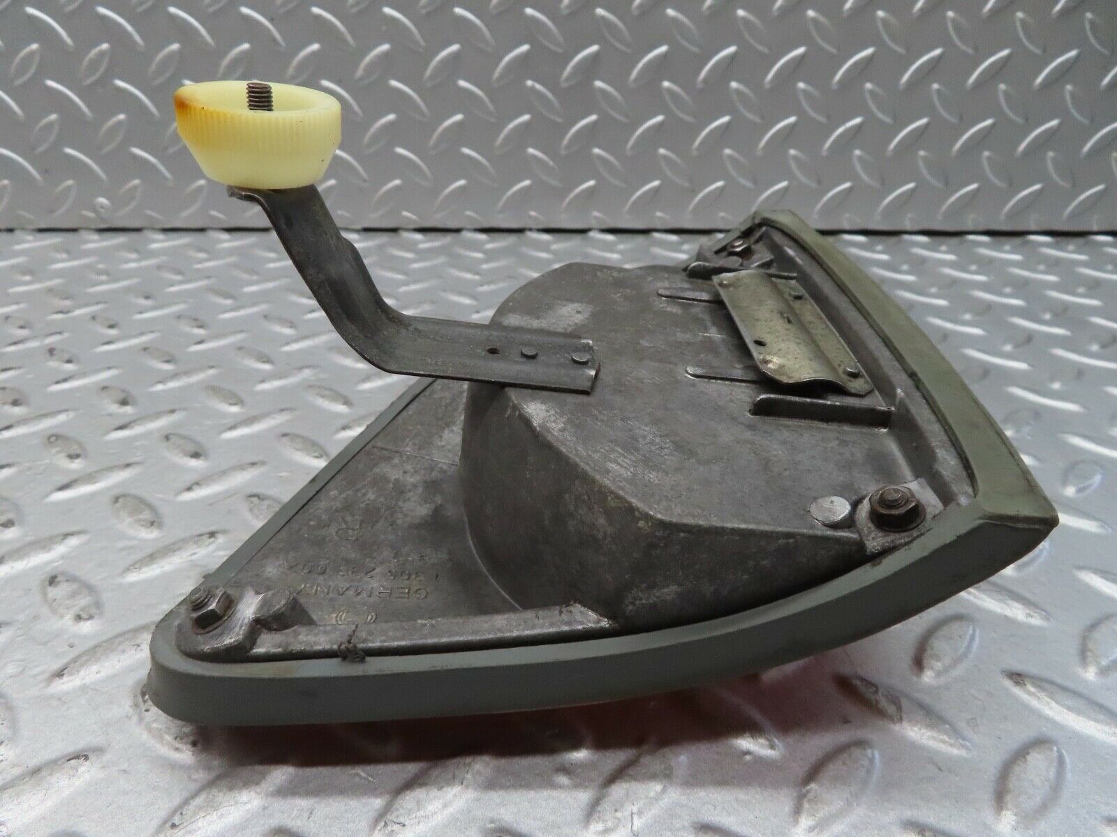 17589 Mercedes-Benz W116 450SEL Front Right Indicator Bosch 1305233002