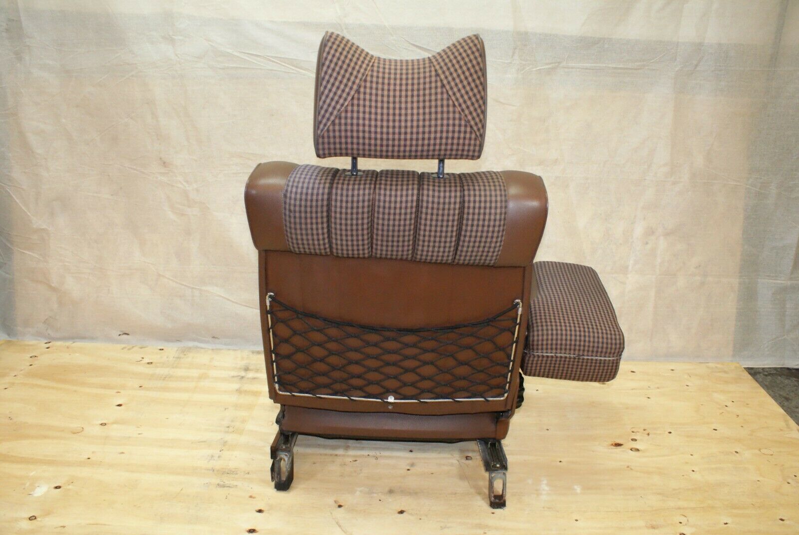 2497 Mercedes-Benz W116 350SE Front Left Seat 1169101250