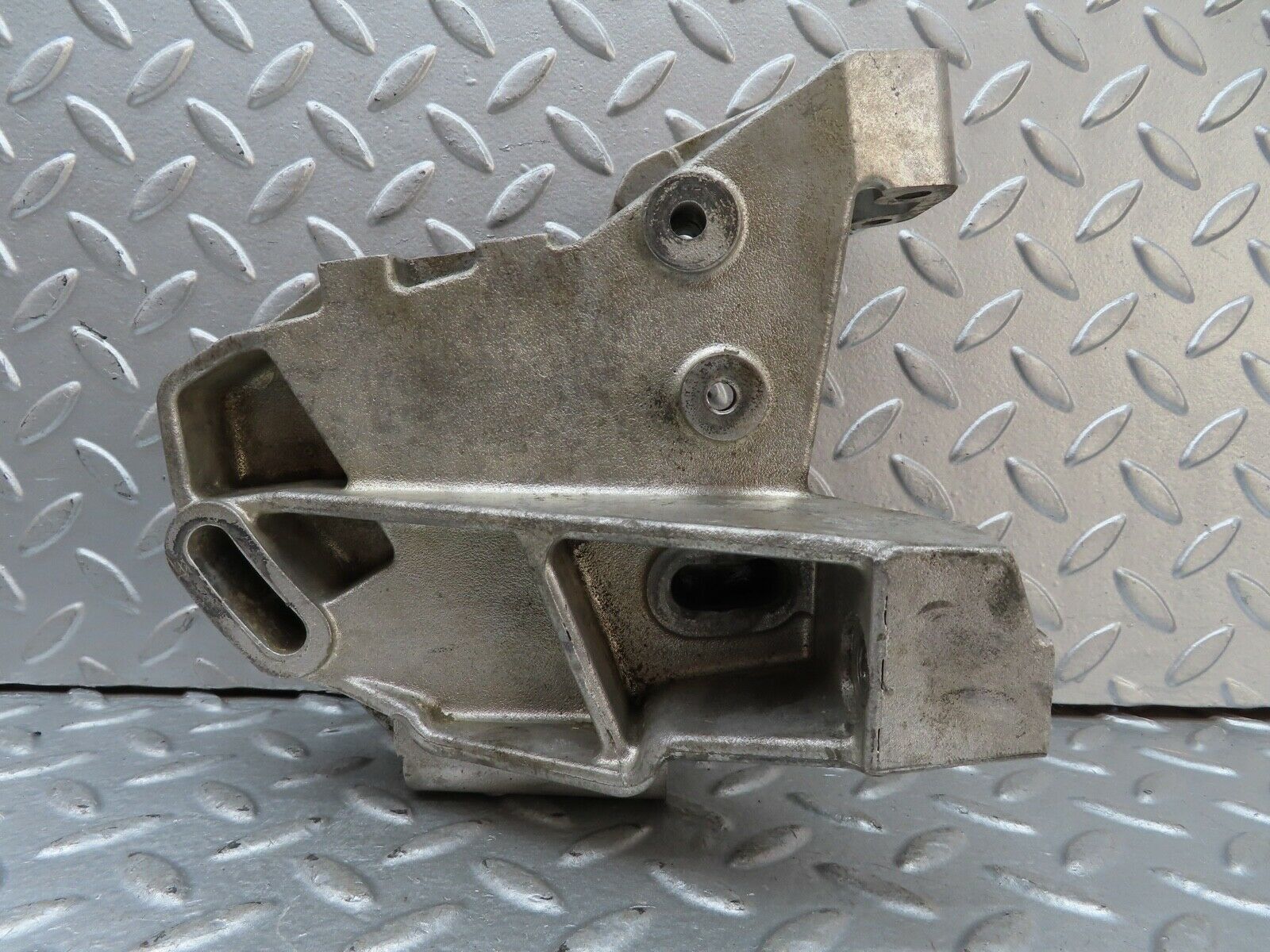 19220 Mercedes-Benz W123 300D Power Steering Pump Bracket 6154660441