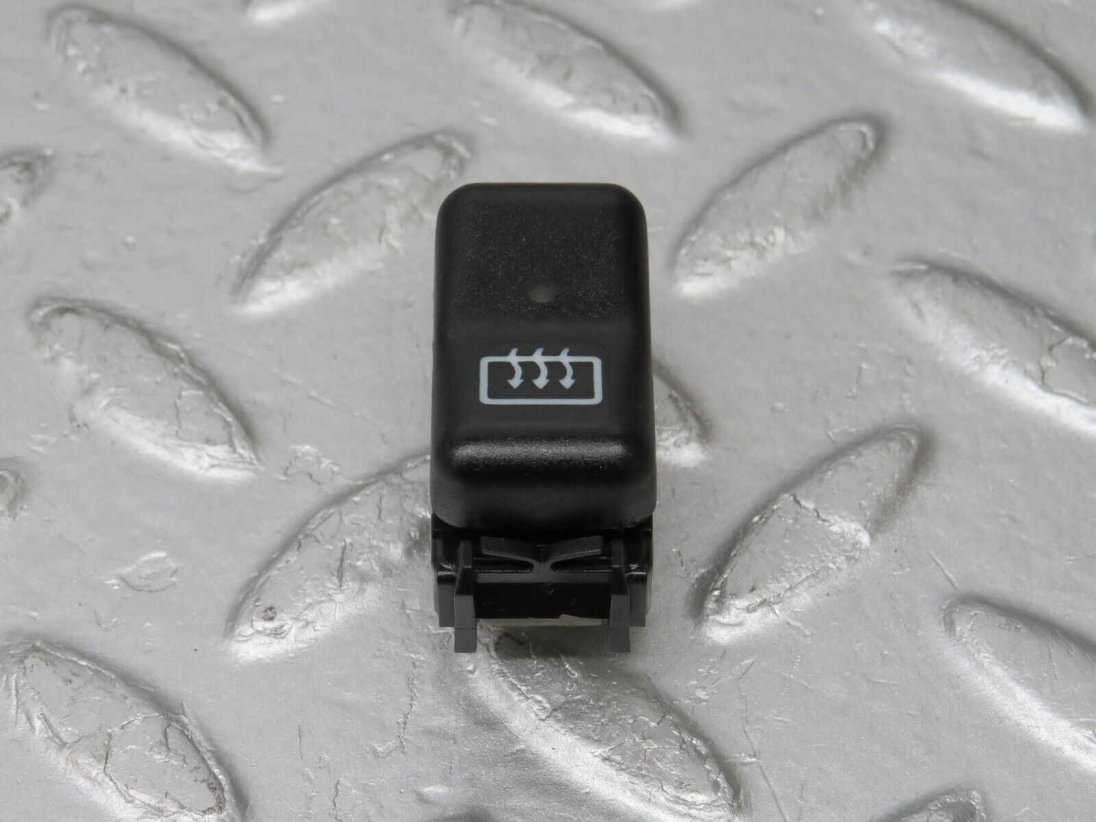 33333 Mercedes-Benz W202 C180 Rear Windscreen Defroster Switch 1408205110