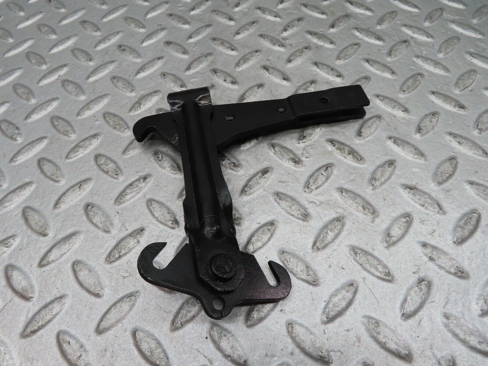 17061 Mercedes-Benz C123 280CE Coupe Handbrake Regulator