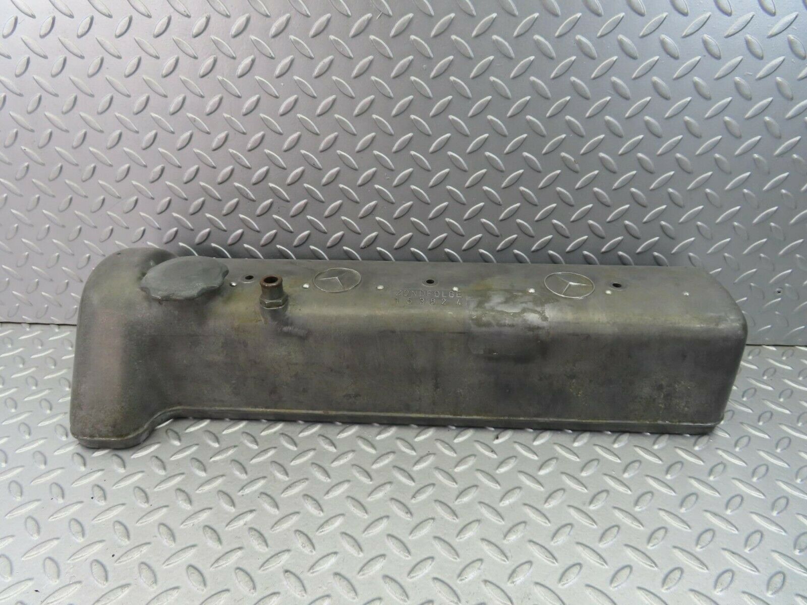 8549 Mercedes-Benz W108 Cylinder Head Valve Cover 1800161305
