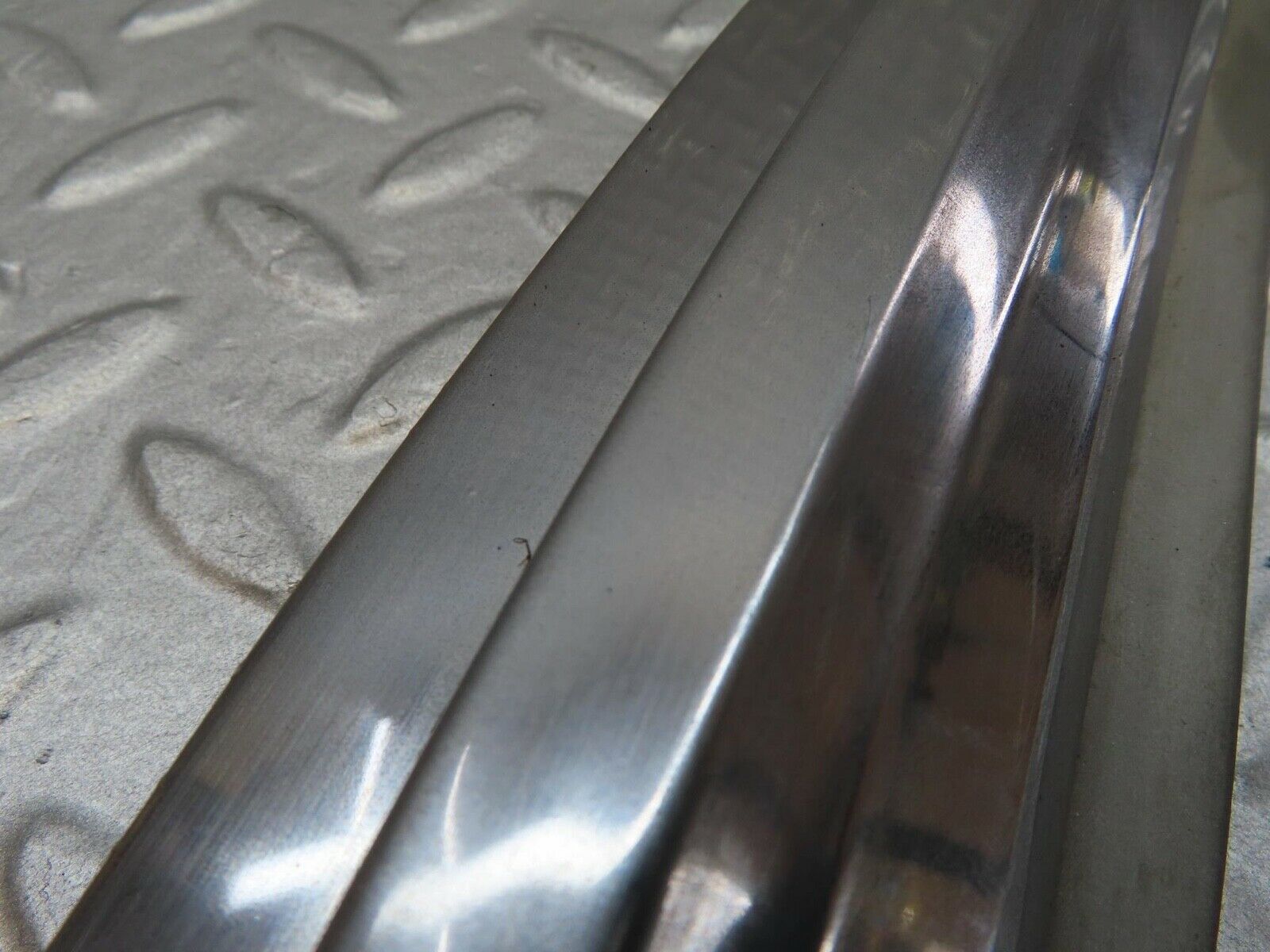 14010 Mercedes-Benz C107 280SLC Quarter Window Trim Right 1076980289