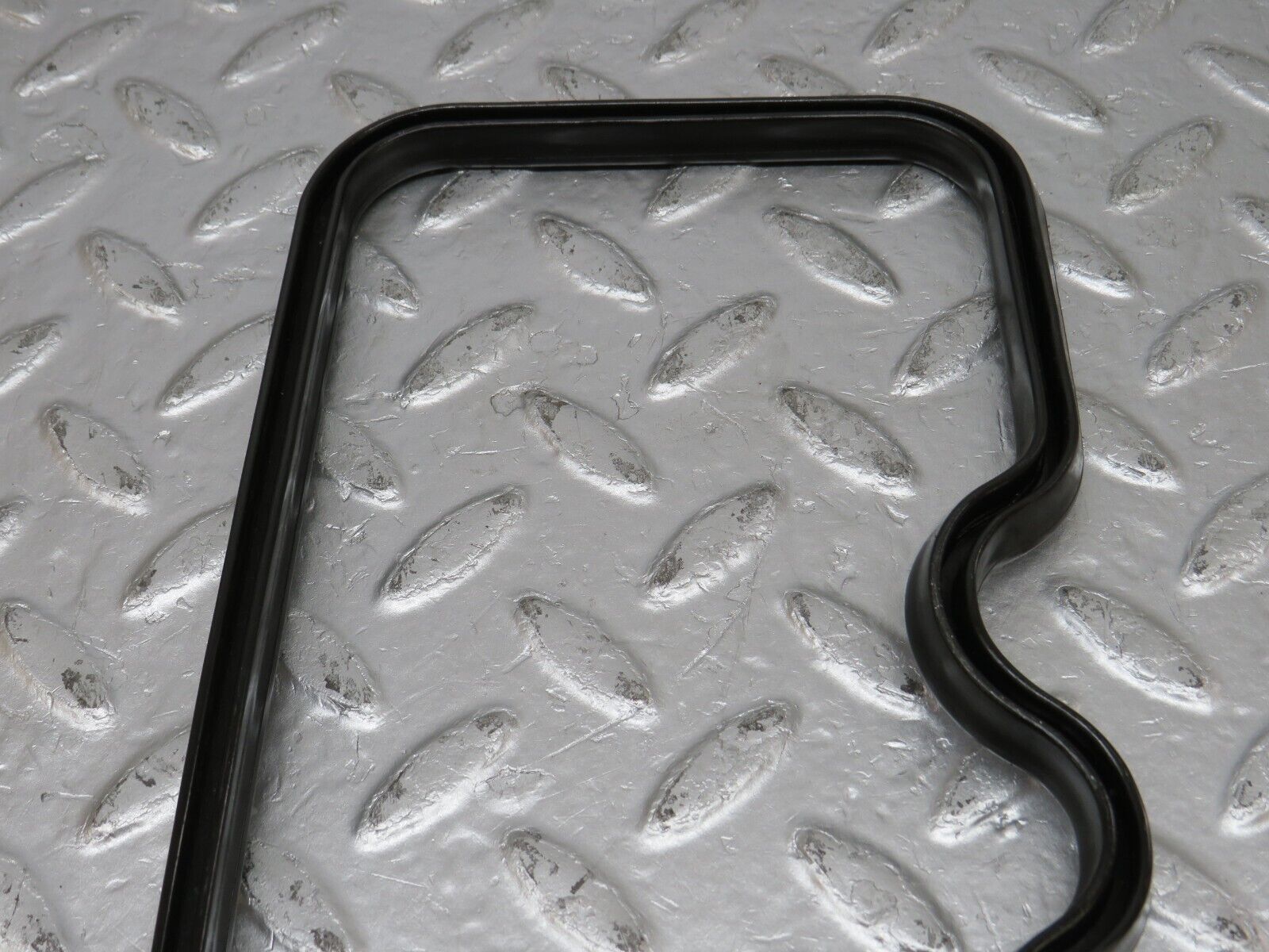 34527 Mercedes-Benz C126 380SEC Coupe Valve Cover Gasket Right