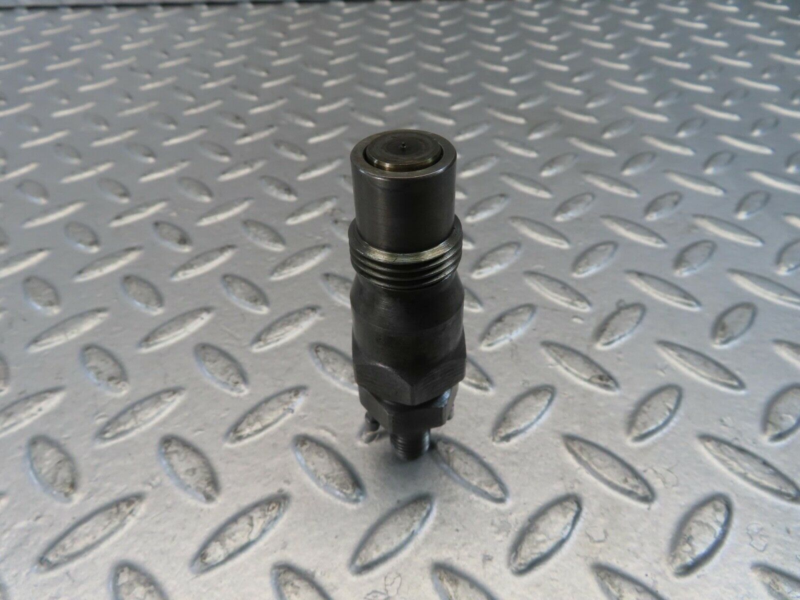 10985 Mercedes-Benz W115 220D Fuel Injector Bosch KCA30sd27/4