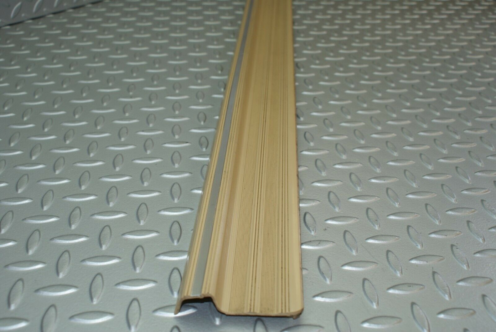2881 Mercedes-Benz C123 280CE Coupe Front Left Door Sill Trim Beige