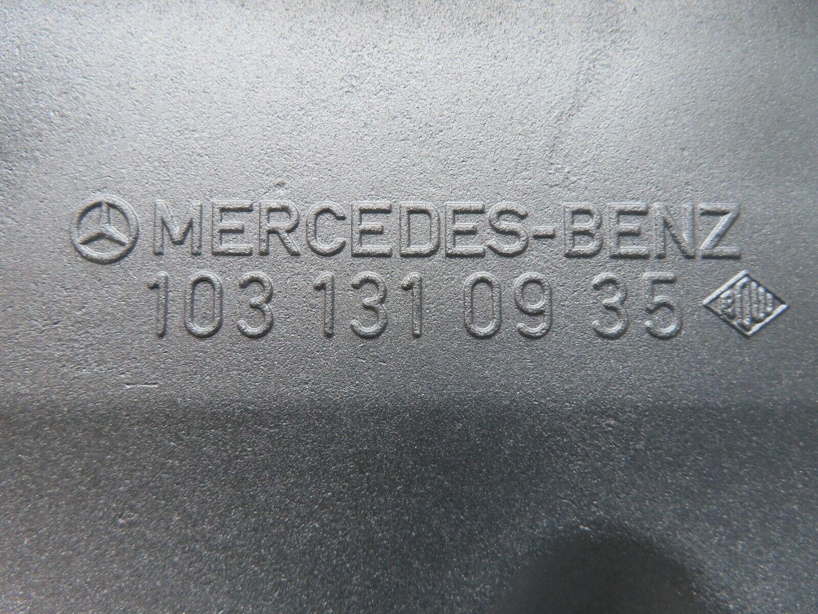 17314 Mercedes-Benz R129 300SL Coupe Power Steering Pump Bracket 1031310935