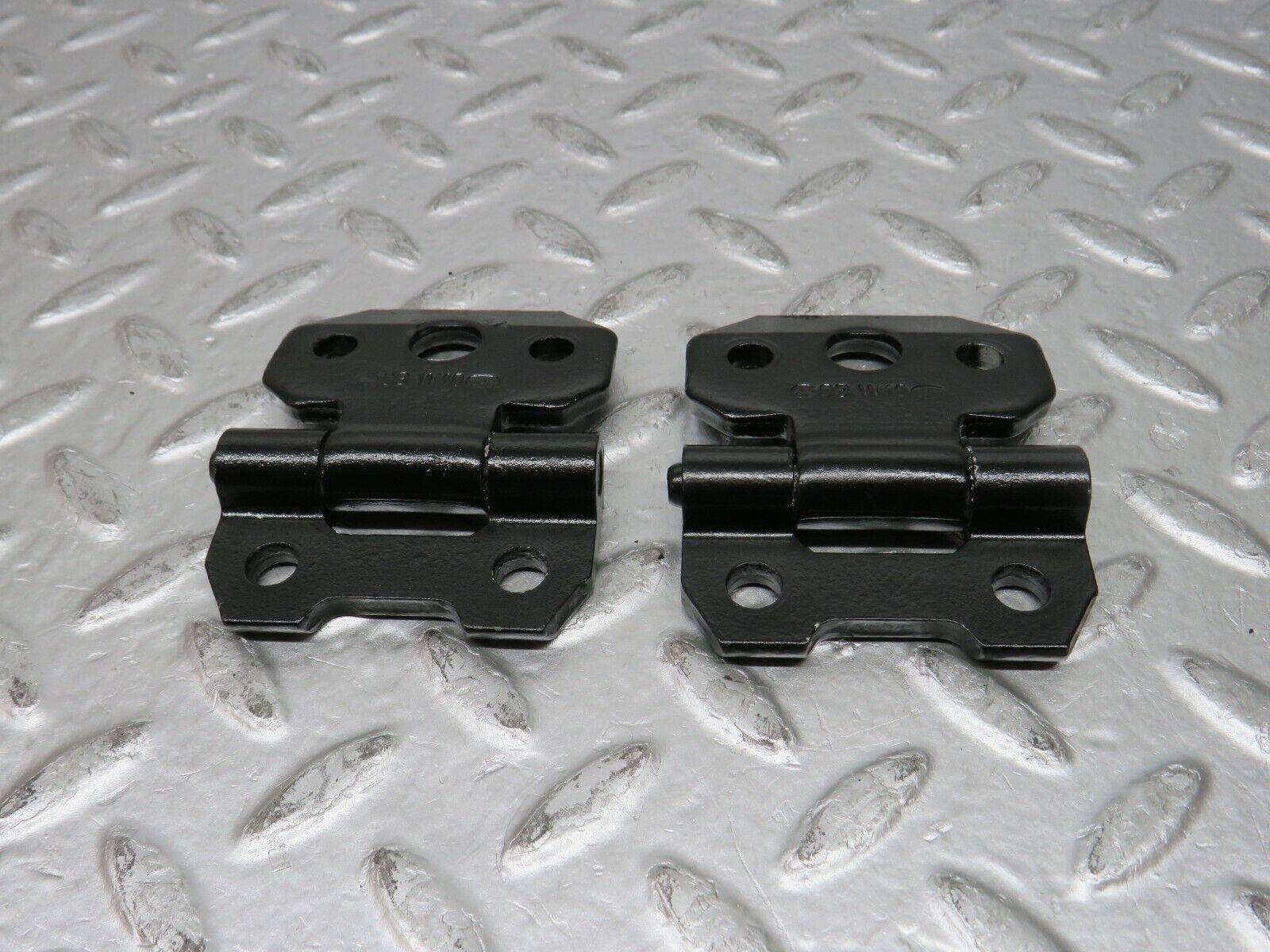 31785 Mercedes-Benz W201 190LE 1.8L Left Door Hinge Pair