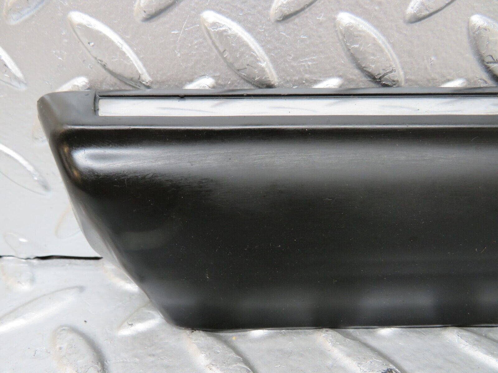 27245 Mercedes-Benz W123 280E Front Left Fender Wing Lower Moulding Trim