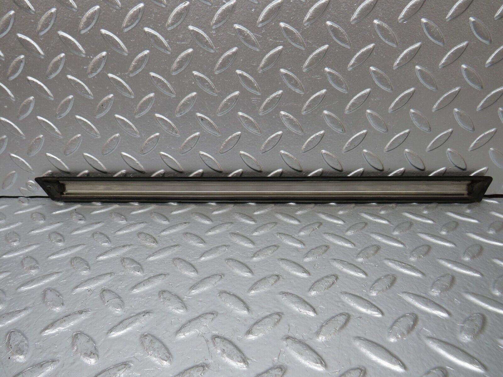 30790 Mercedes-Benz W201 190E 2.0L Rear Right Fender Wing Centre Moulding Trim