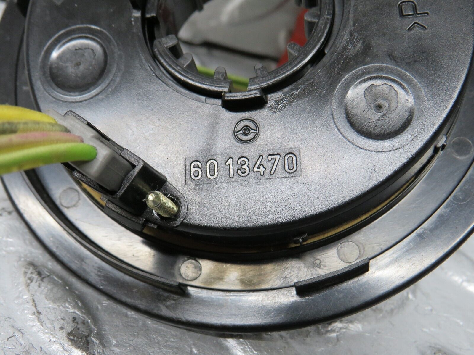 39475 Mercedes-Benz R129 320SL Coupe Steering Wheel Contact Plate 1704600049