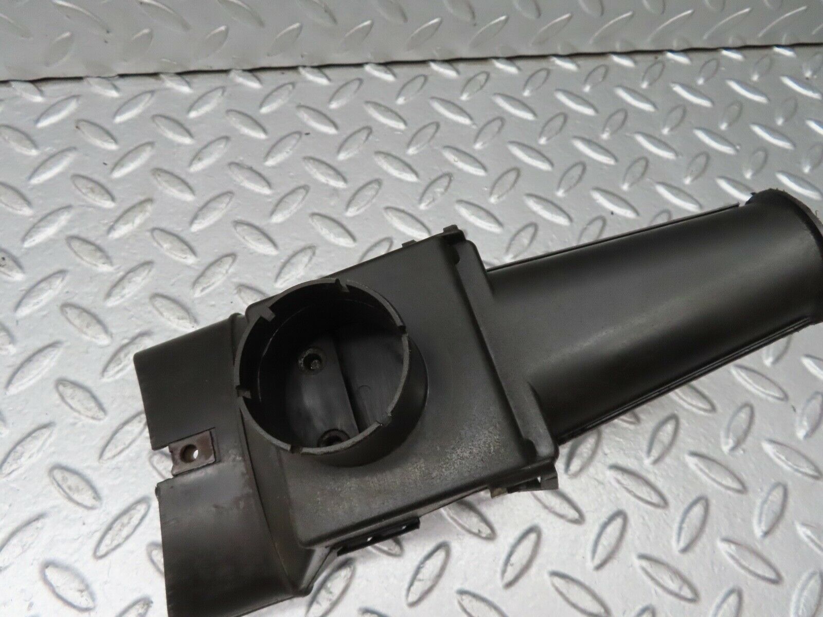 18190 Mercedes-Benz W123 200 Air Filter House Air Intake Valve