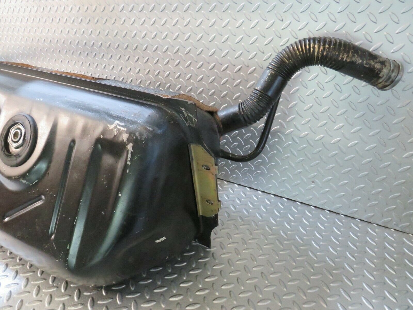 22924 Mercedes-Benz C107 450SLC Coupe Fuel Tank