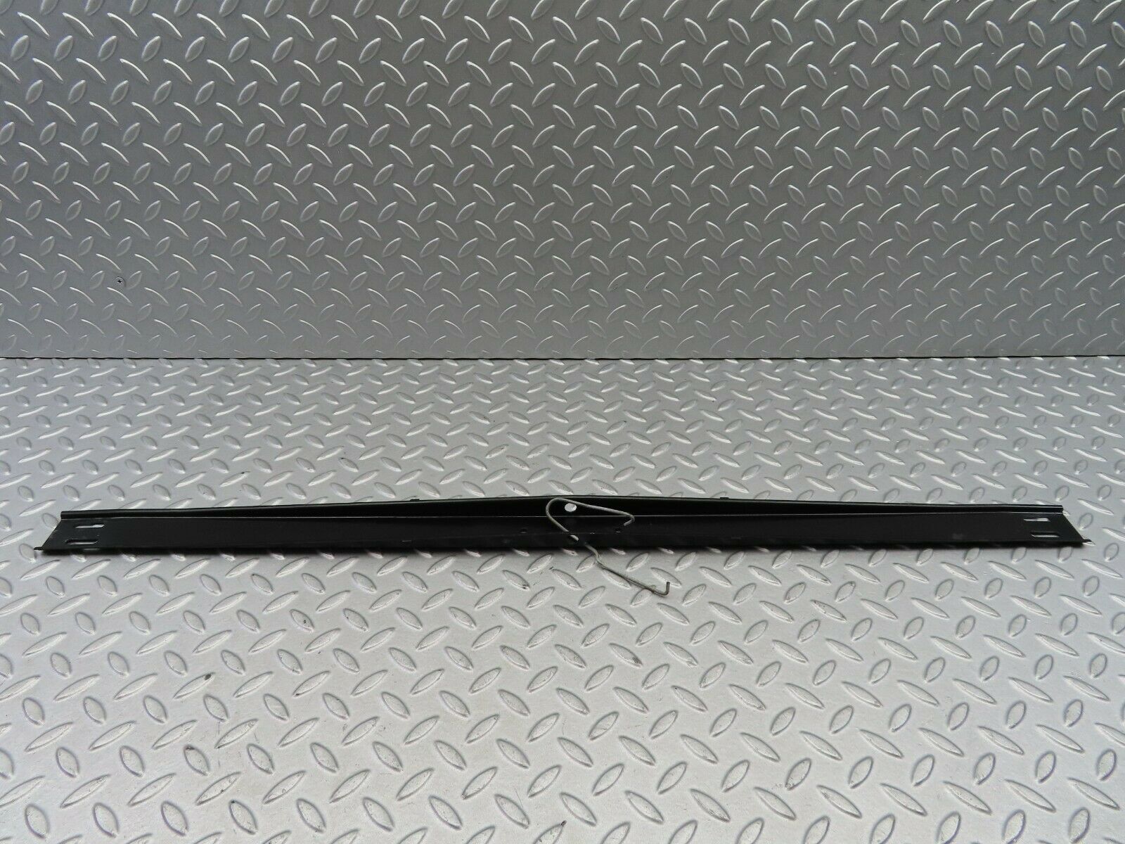 6385 Mercedes-Benz W126 380SE Sunroof Moving Plate